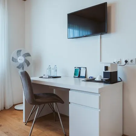 Bed & Breakfast Gaestehaus Gritsch 3*