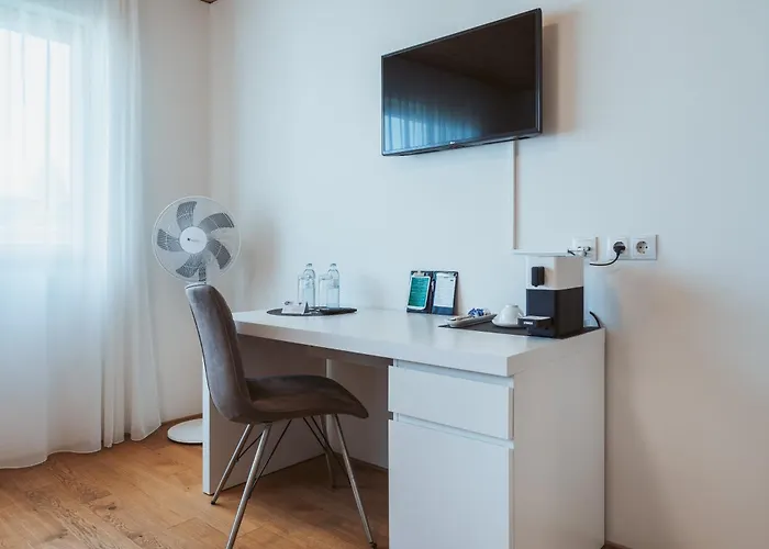 Bed & Breakfast Gaestehaus Gritsch 3*